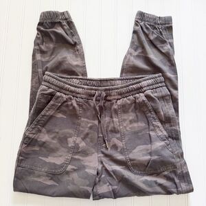 Athleta Farallon Joggers in Camo - Size 8